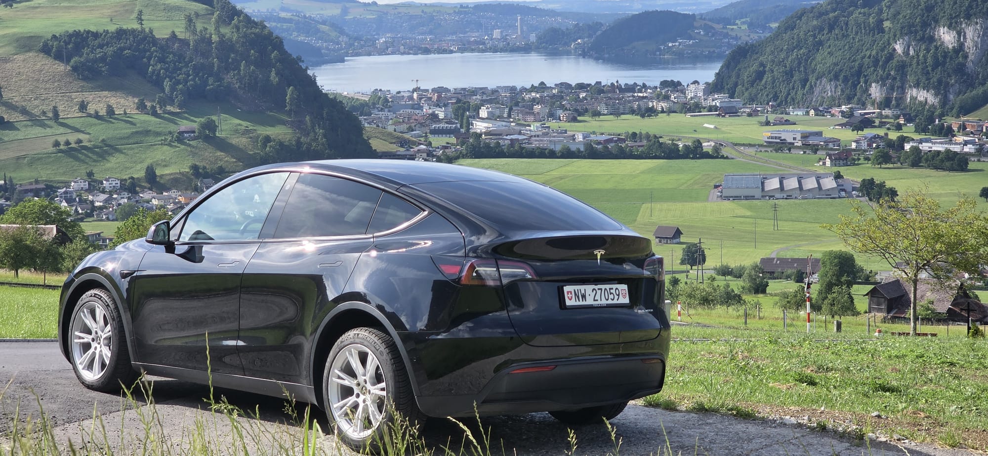 Tesla Model Y - Side view